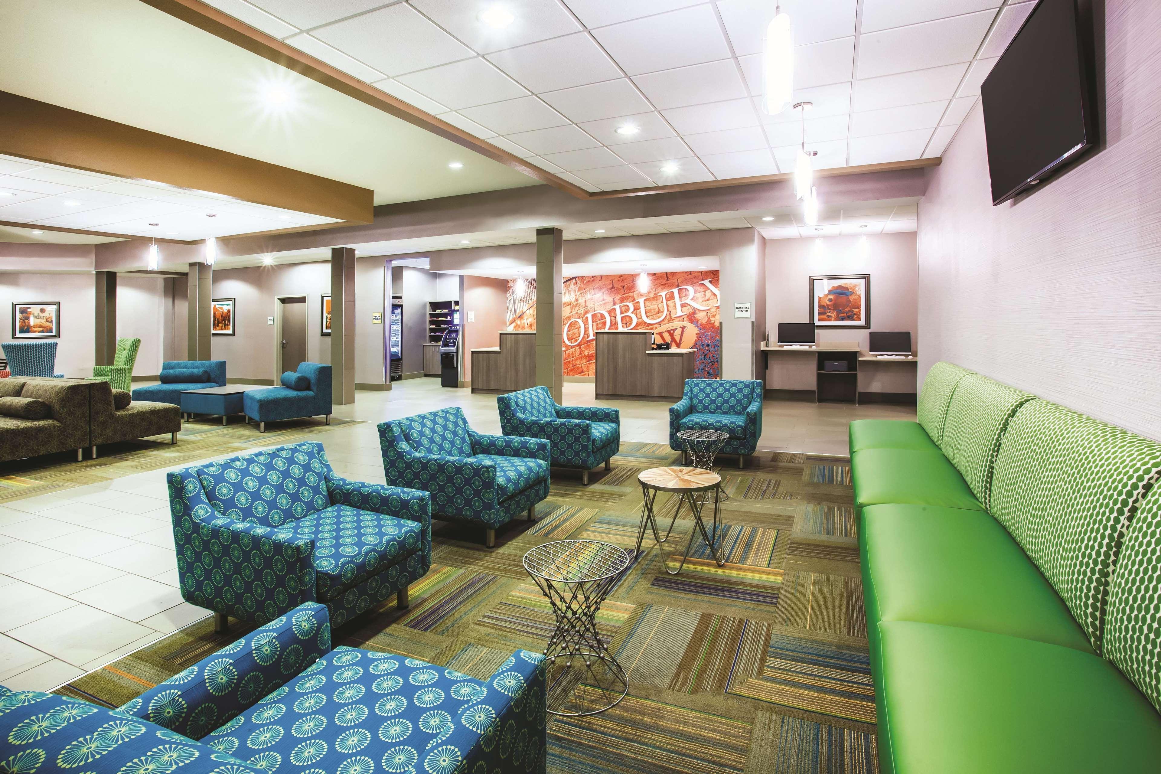 La Quinta By Wyndham St. Paul-Woodbury Hotel Екстериор снимка